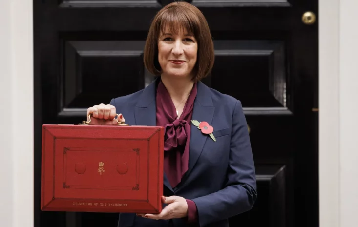 英國公務員裁員：經濟影響與公共服務風險分析