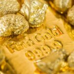 黃金價格跌破 3,300 美元：川普 10% 關稅引發波動，投資者應如何因應至 2025 年