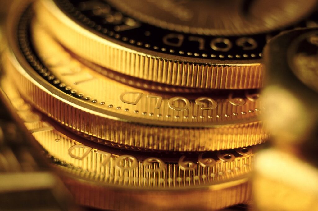 黃金價格關鍵轉折點:2025年8月臨近的混合訊號與預測