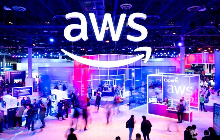 AWS 增長放緩，面臨來自 Microsoft Azure 與 Google Cloud 日益激烈的競爭：這對亞馬遜雲端霸主地位與股價前景的影響