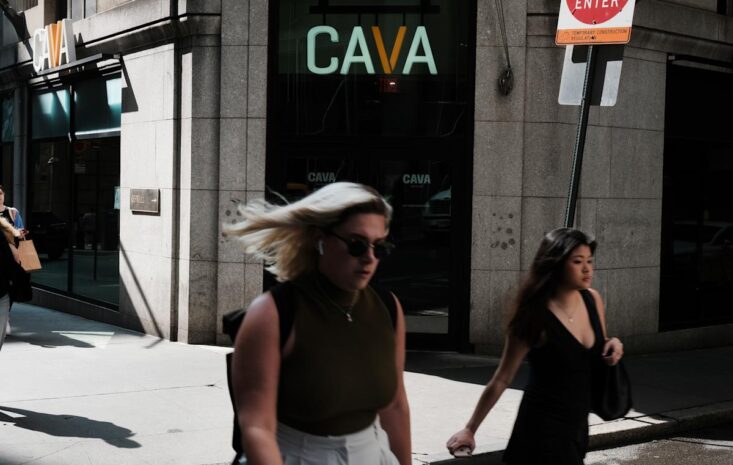 為何Chipotle、Cava與Sweetgreen將在2025年面臨快餐休閒市場放緩，以及這對午餐市場的影響