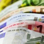 2025年希臘薪資調整：公務員加薪、最低工資提升至880歐元及社會保險更新