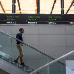 歐洲市場反彈，醫療股大漲，美國停擺不確定性和產業表現分化加劇波動