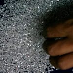 美國關稅打擊印度鑽石產業，兒童教育夢想破滅