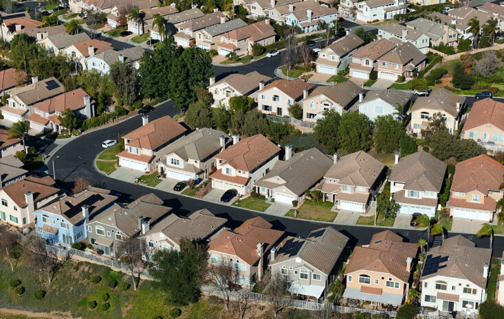 最新美國經濟數據揭示通脹與就業市場新動向，特朗普政策影響持續受關注