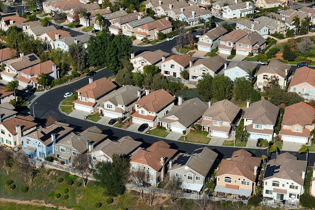 最新美國經濟數據揭示通脹與就業市場新動向，特朗普政策影響持續受關注