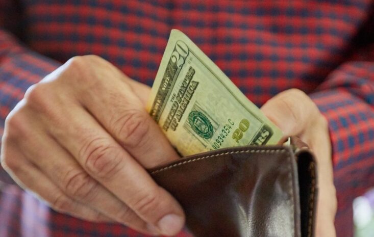 科技巨頭最新動態：谷歌ChatGPT競爭者及蘋果AI策略深度解析