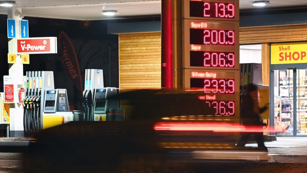 聯準會上修通膨預測：中東衝突推高油價，全球市場誰吃利誰受傷？