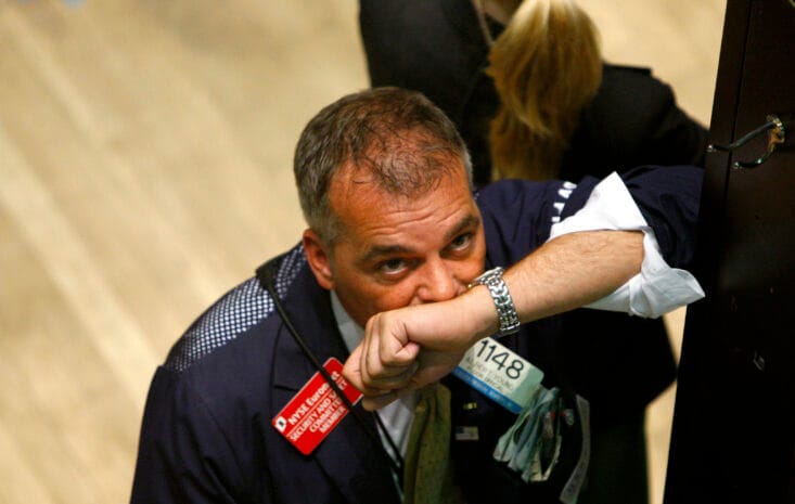 私募信貸擴張、油價回升與AI衝擊：華爾街為何又在談2008？