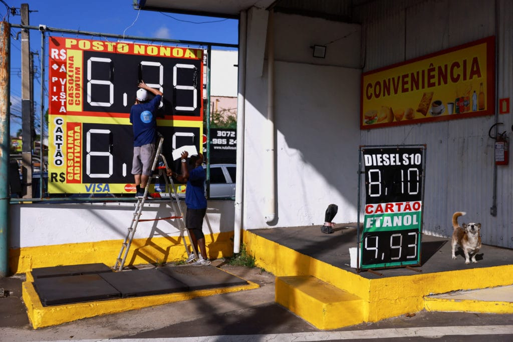 霍爾木茲海峽僵局延燒至第24天：燃料價格全球飆升，供應鏈與央行前景受考驗