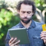 美國消費者信心創歷史新低：通脹、伊朗戰爭與企業附加費夾擊下的經濟憂慮